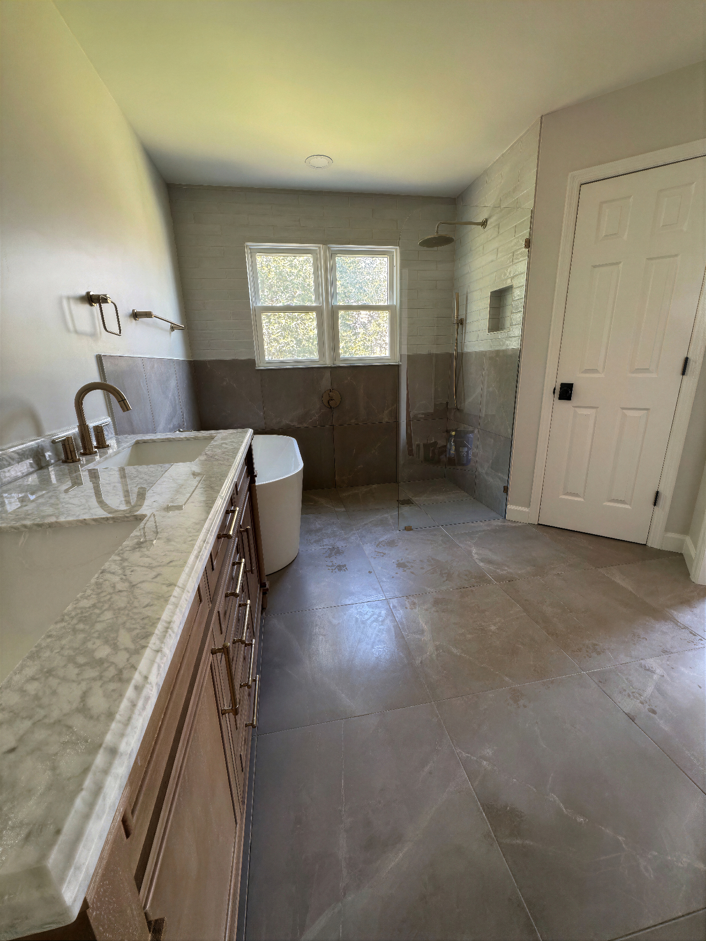 Curbless Shower & Soaking Tub